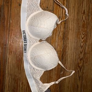 Women’s 32C Victoria’s Secret Bra